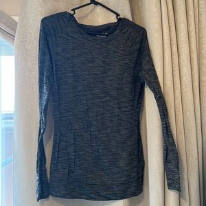 Sauconys split back long sleeve shirt